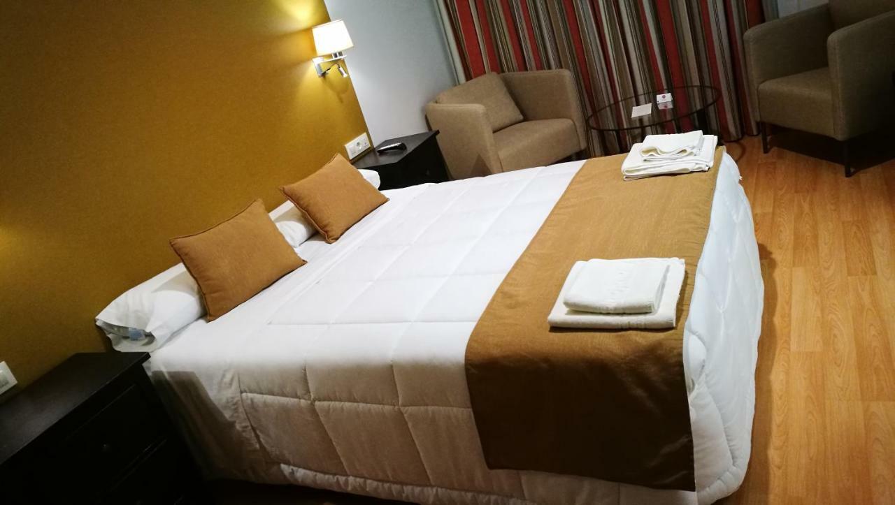 Hotel Moya Navalmoral De La Mata Zewnętrze zdjęcie